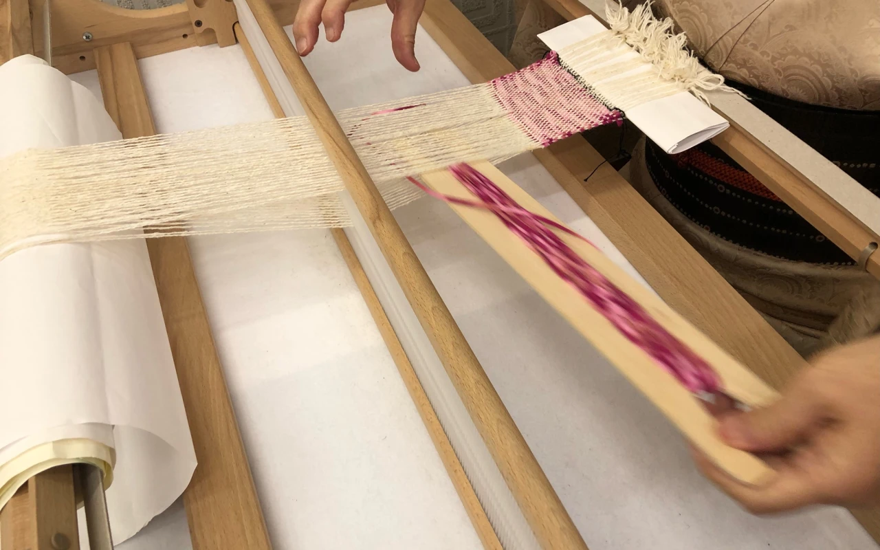 手織りでコースター作り体験
